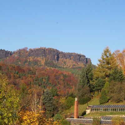 Bild vergrößern: Blick auf dem Lilienstein im Herbst